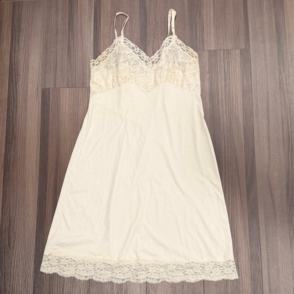 Vanity Fair Cream Lace Trim Chemise